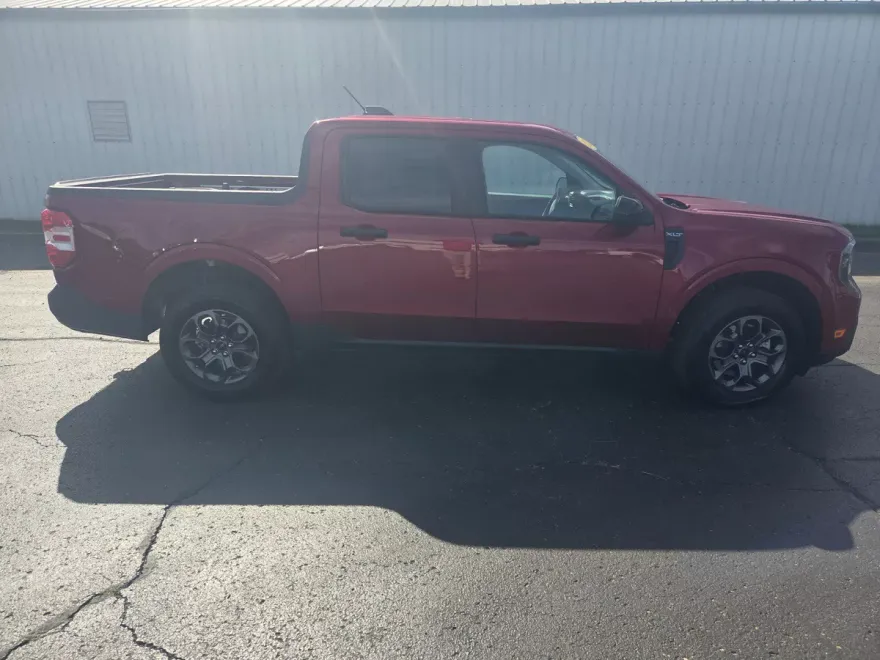 2025 Ford Maverick XLT photo 1