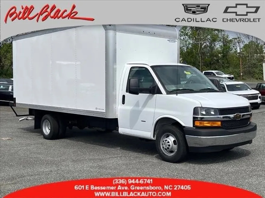 2025 Chevrolet Express Cutaway 3500 photo 1