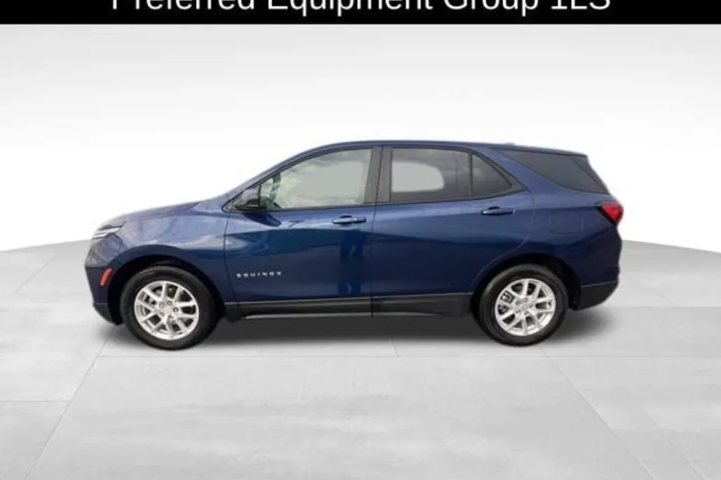 2023 Chevrolet Equinox LS photo 1