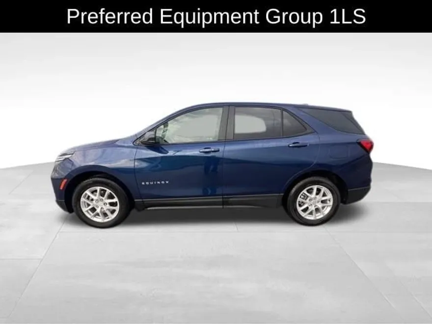 2023 Chevrolet Equinox LS photo 1