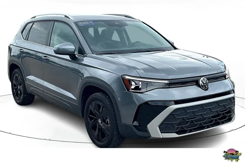 2025 Volkswagen Taos SE photo 1