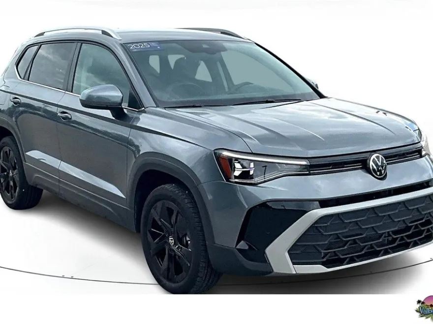 2025 Volkswagen Taos SE photo 1