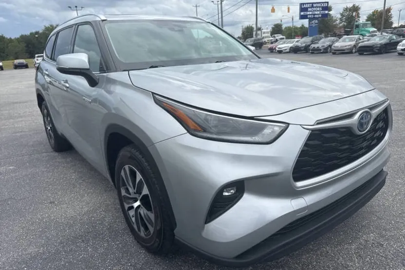 2021 Toyota Highlander Hybrid XLE photo 1