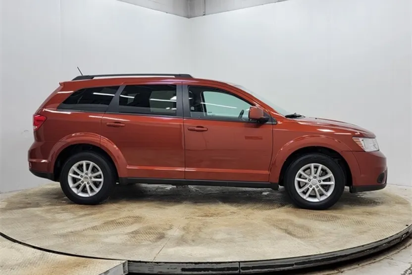 2013 Dodge Journey SXT photo 1