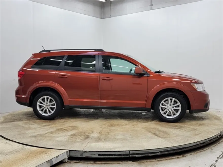 2013 Dodge Journey SXT photo 1