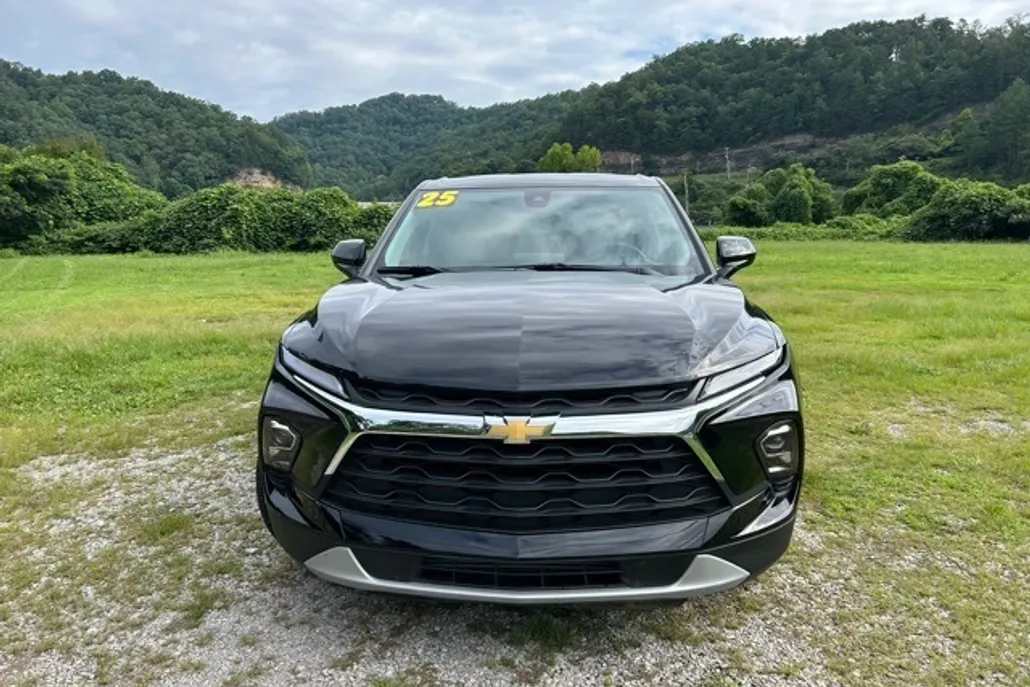 2025 Chevrolet Blazer 2LT photo 1