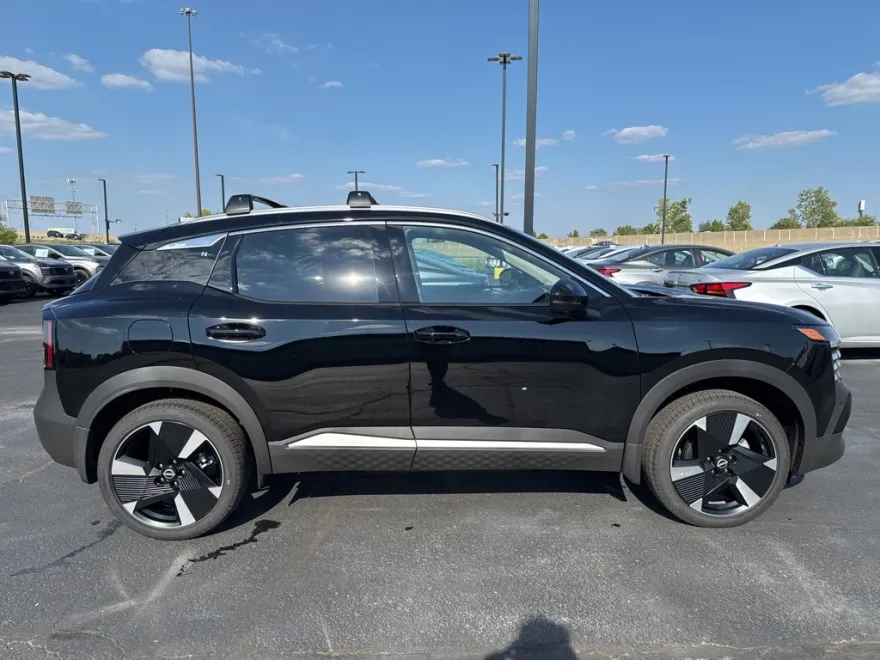 2026 Nissan Kicks SR photo 1