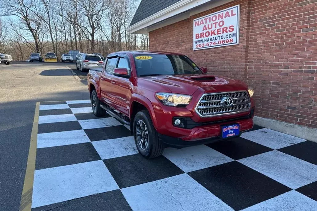 2017 Toyota Tacoma TRD Sport photo 1