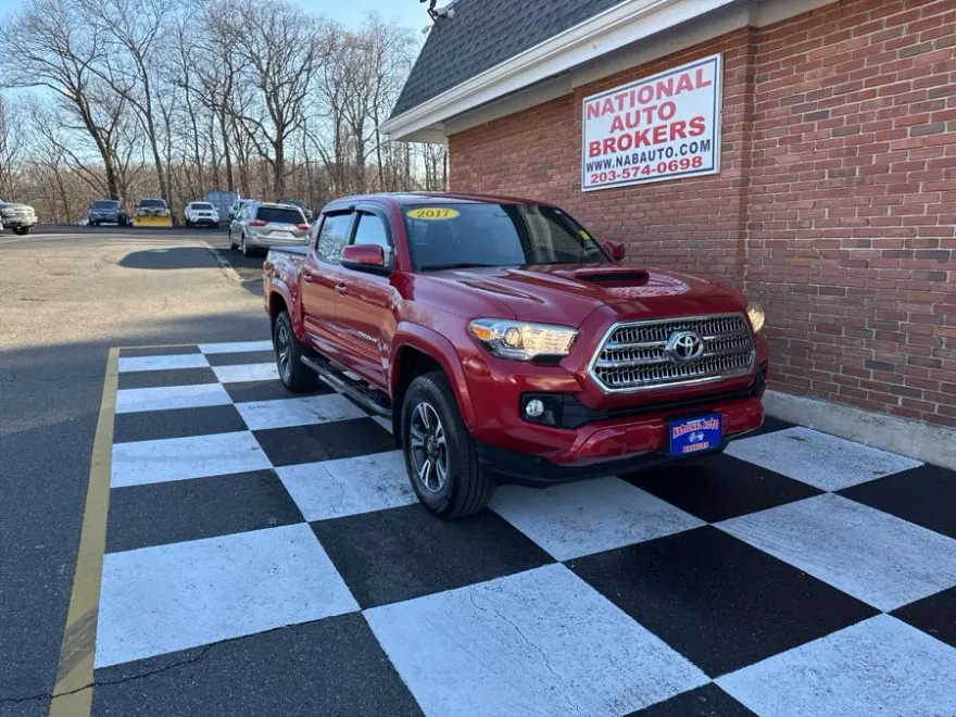 2017 Toyota Tacoma TRD Sport photo 1