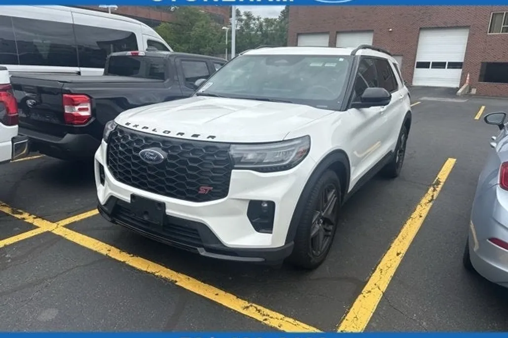 2025 Ford Explorer ST photo 1