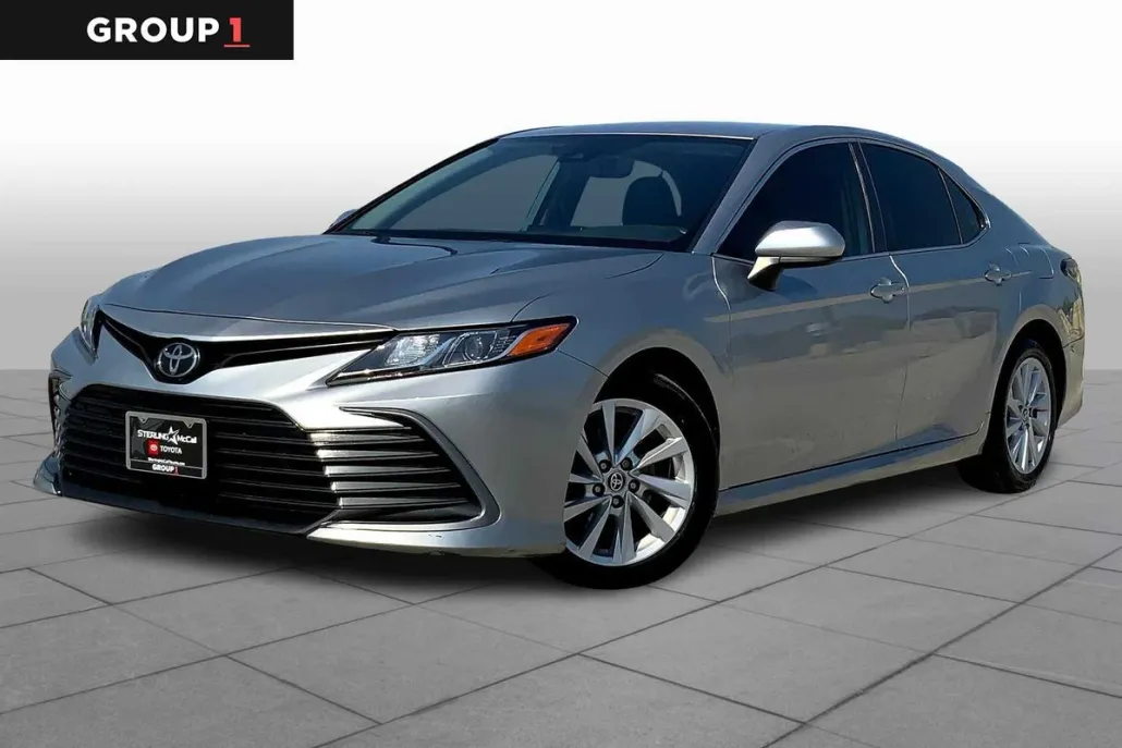 2022 Toyota Camry LE photo 1
