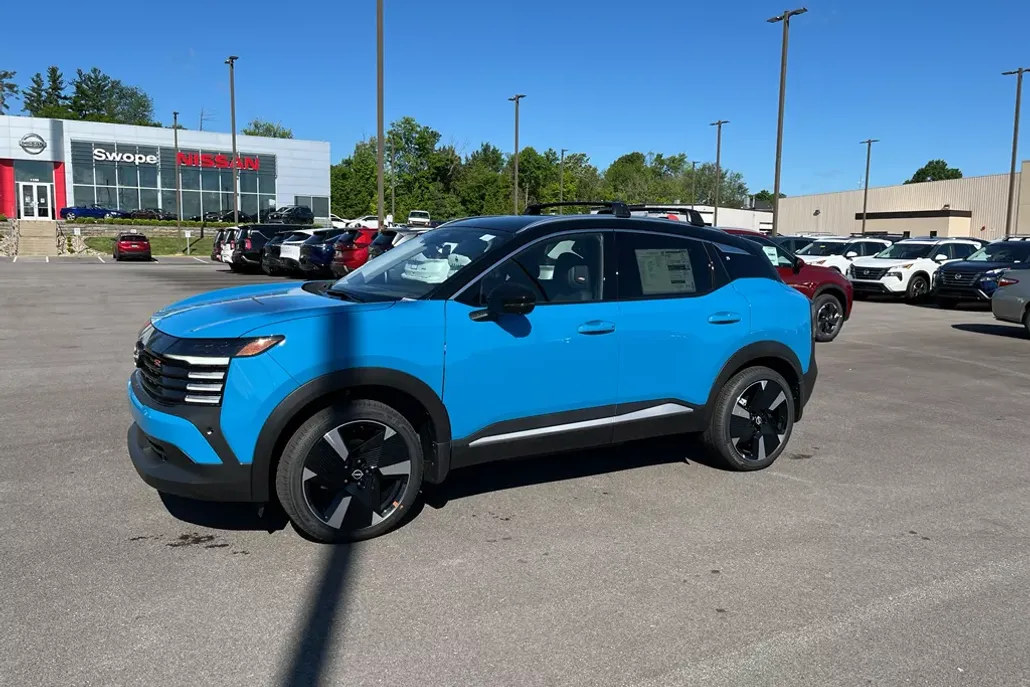 2025 Nissan Kicks SR photo 1