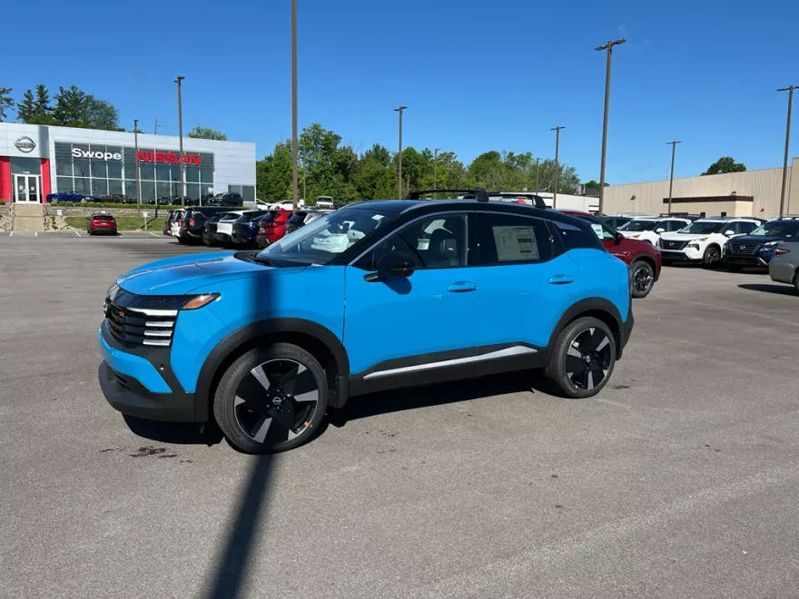 2025 Nissan Kicks SR photo 1