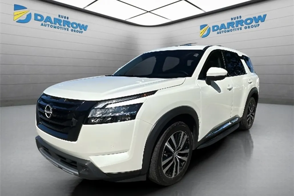 2023 Nissan Pathfinder Platinum photo 1