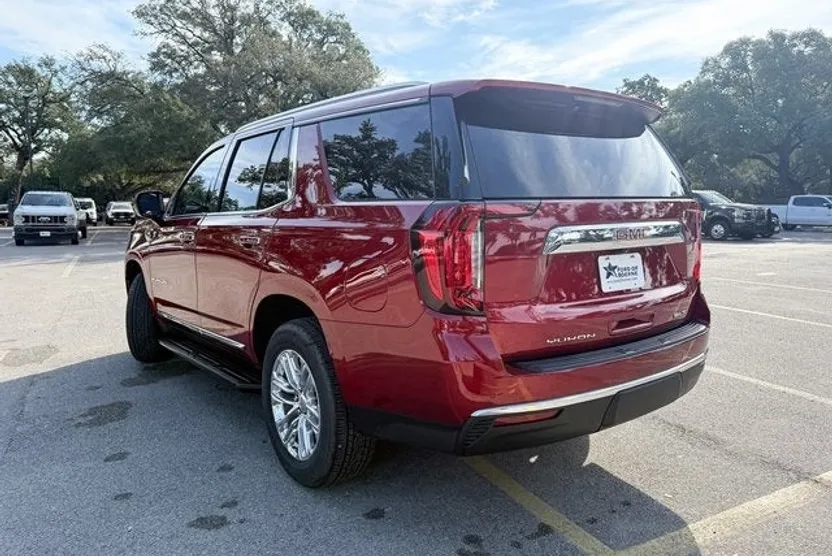 2024 Gmc Yukon SLT photo 1