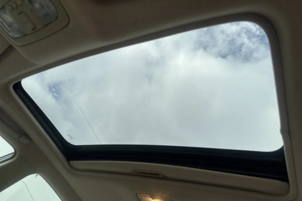 2004 Toyota Camry XLE photo 1
