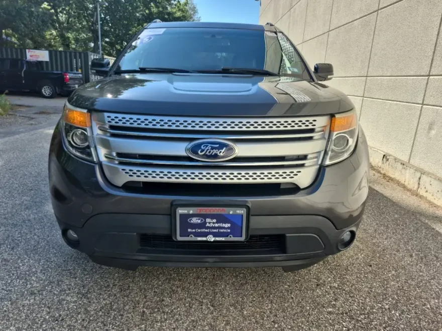 2015 Ford Explorer XLT photo 1