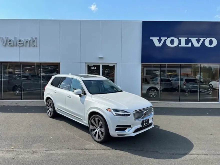 2025 Volvo XC90 T8 AWD Core photo 1