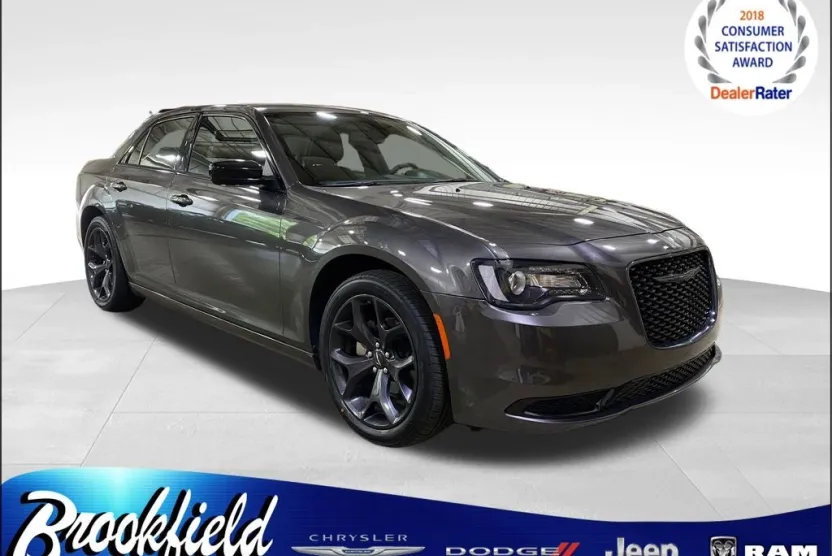 2023 Chrysler 300 Touring photo 1