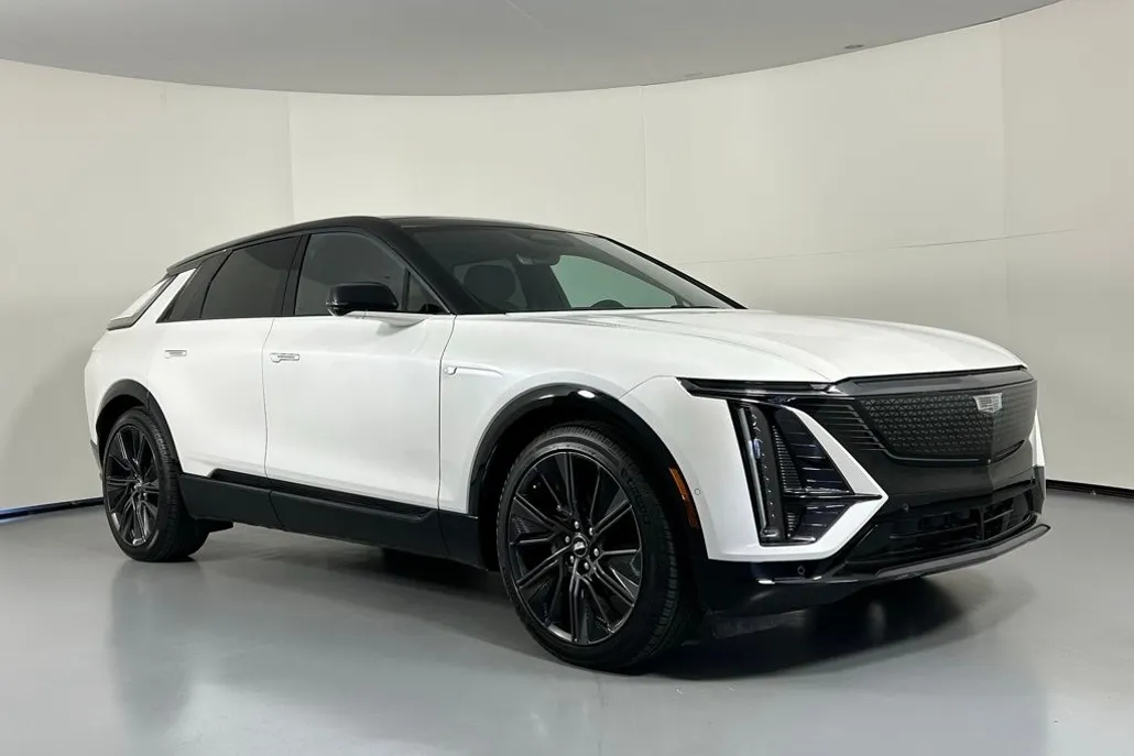 2024 Cadillac Lyriq Sport photo 1