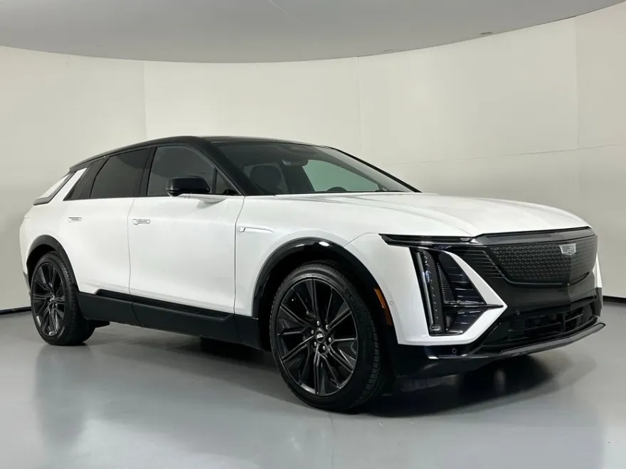 2024 Cadillac Lyriq Sport photo 1