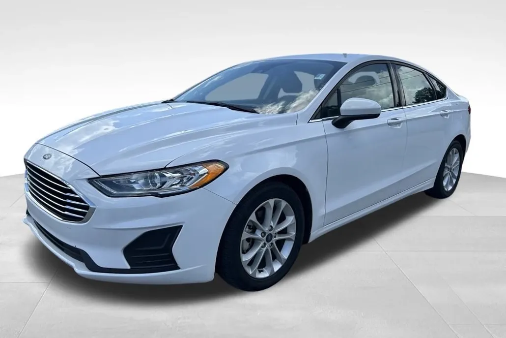 2020 Ford Fusion SE photo 1