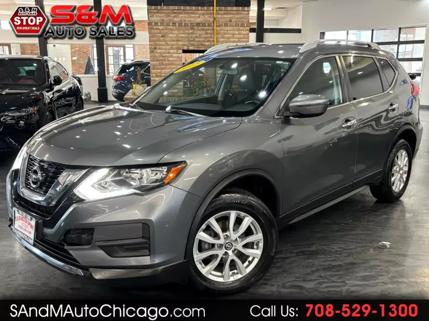 2017 Nissan Rogue SV photo 1