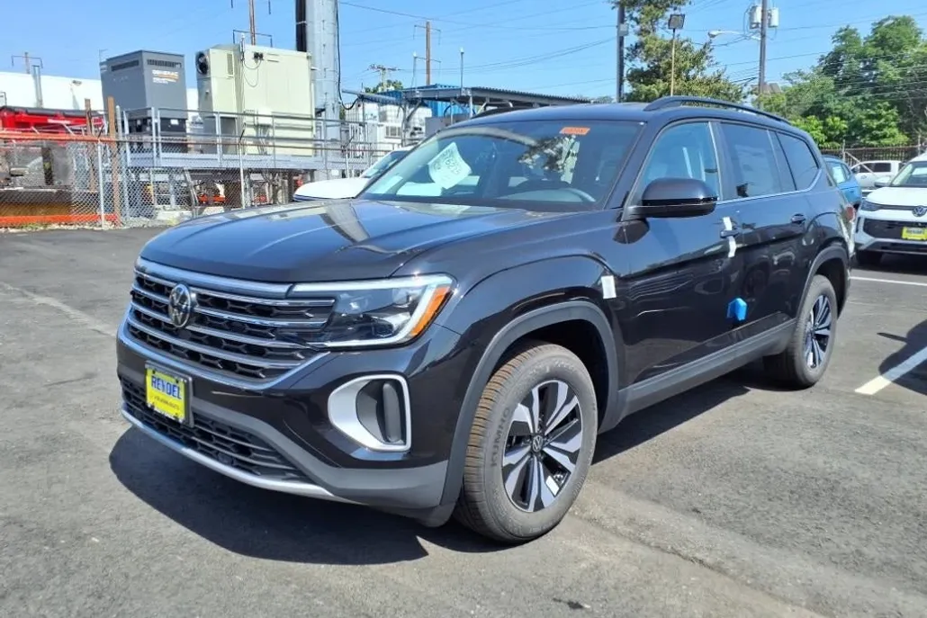 2025 Volkswagen Atlas SE photo 1