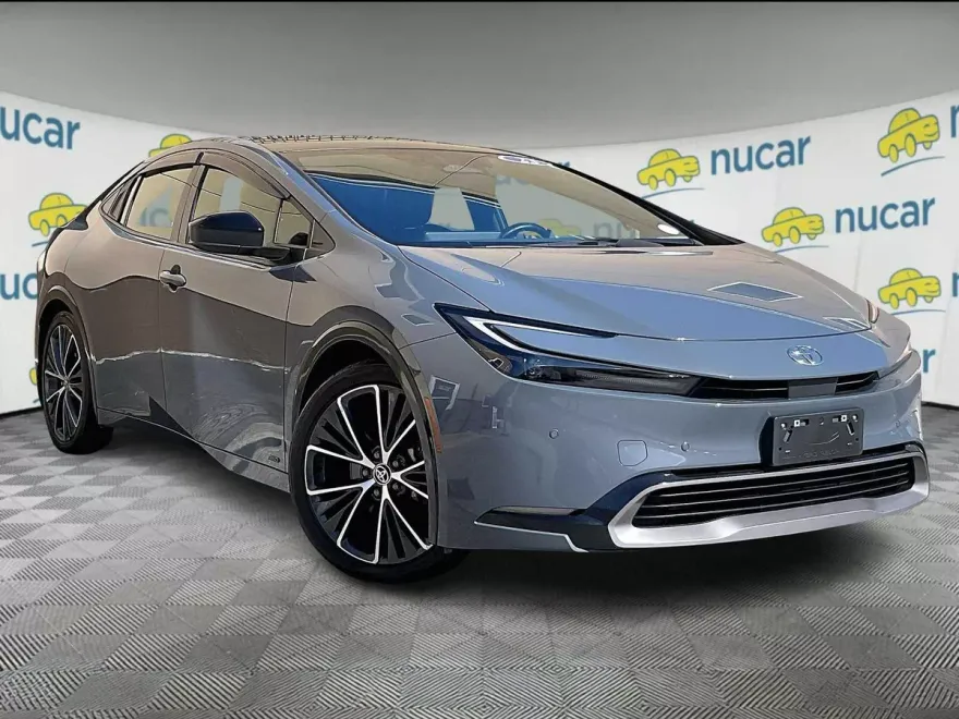 2023 Toyota Prius XLE photo 1