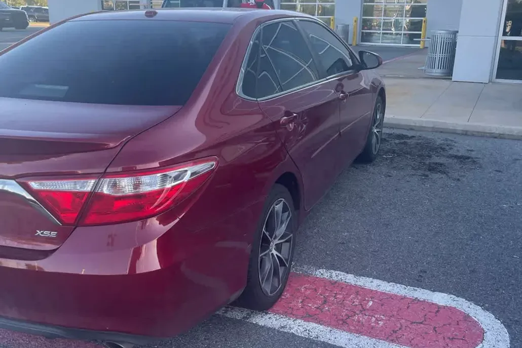 2017 Toyota Camry XSE V6 photo 1