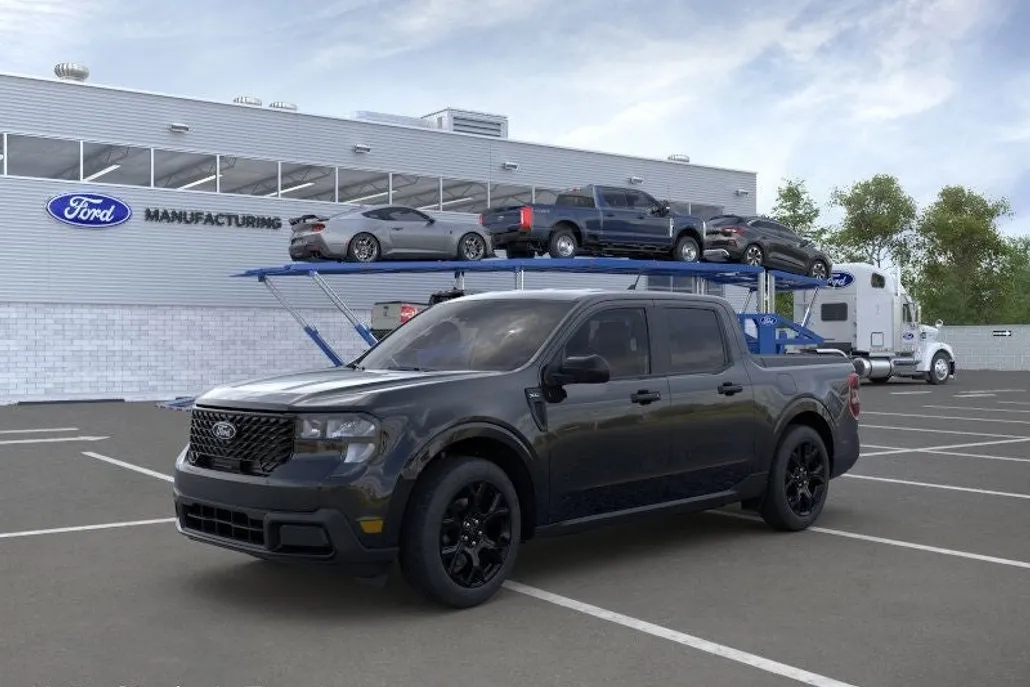 2025 Ford Maverick XLT photo 1