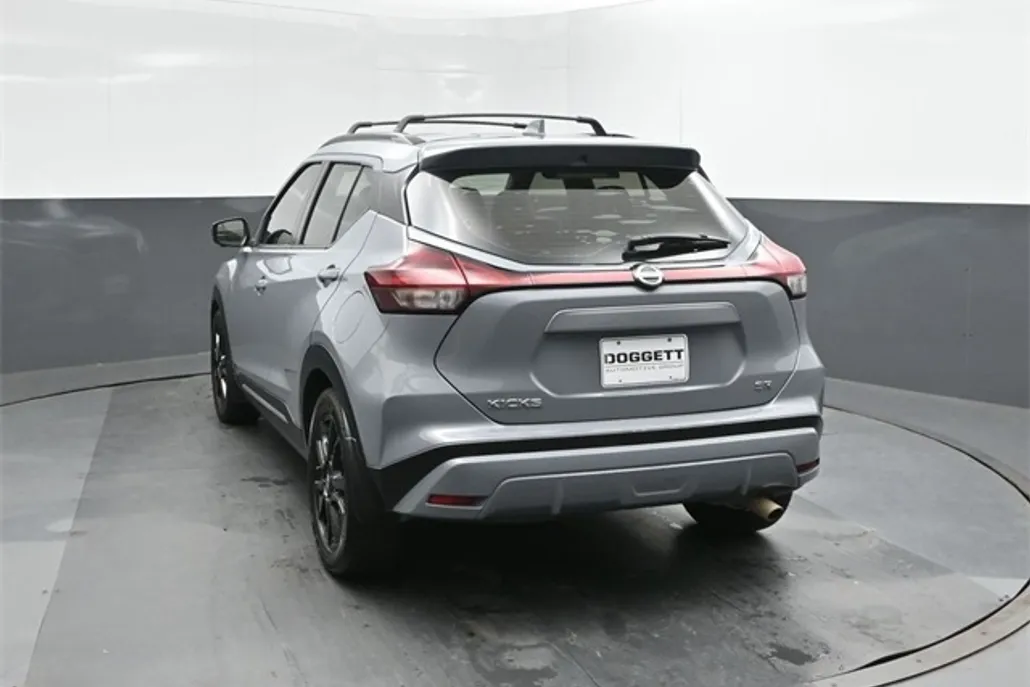 2021 Nissan Kicks SR photo 1