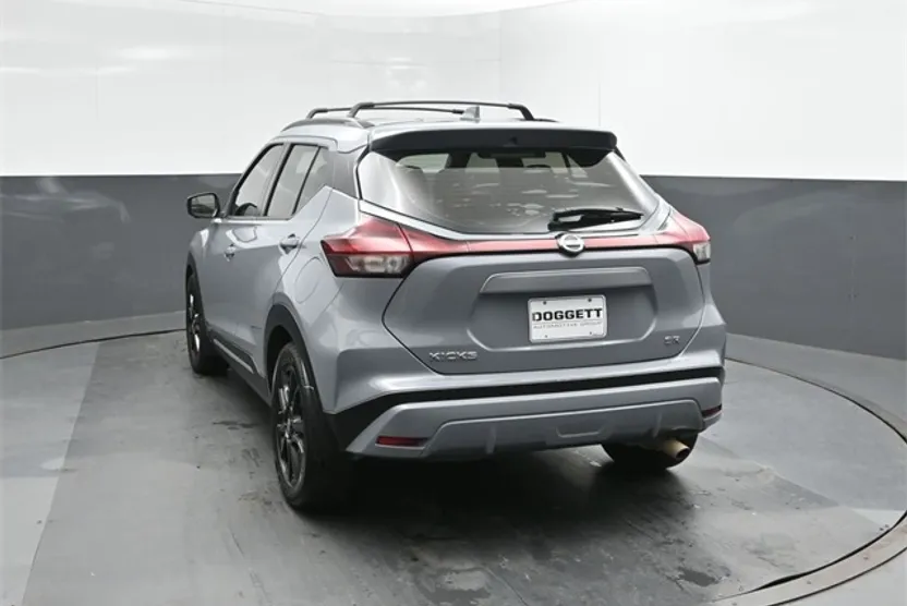 2021 Nissan Kicks SR photo 1