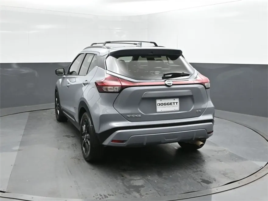 2021 Nissan Kicks SR photo 1