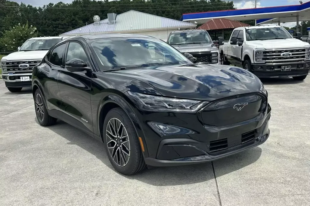 2025 Ford Mustang Mach-E Premium photo 1