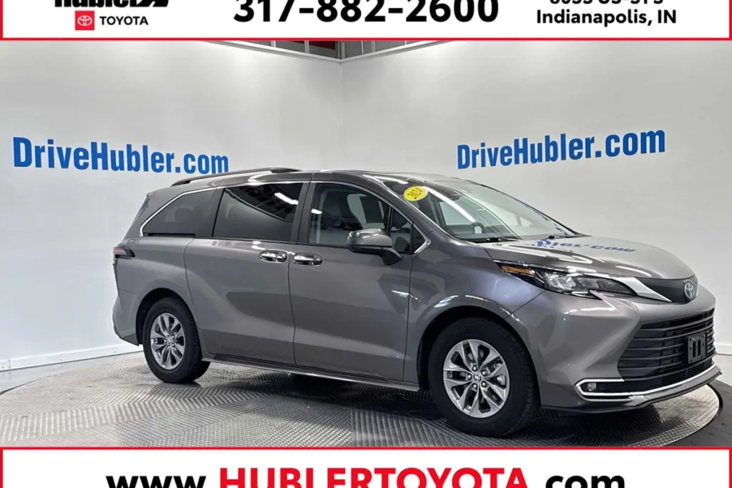 2024 Toyota Sienna XLE photo 1