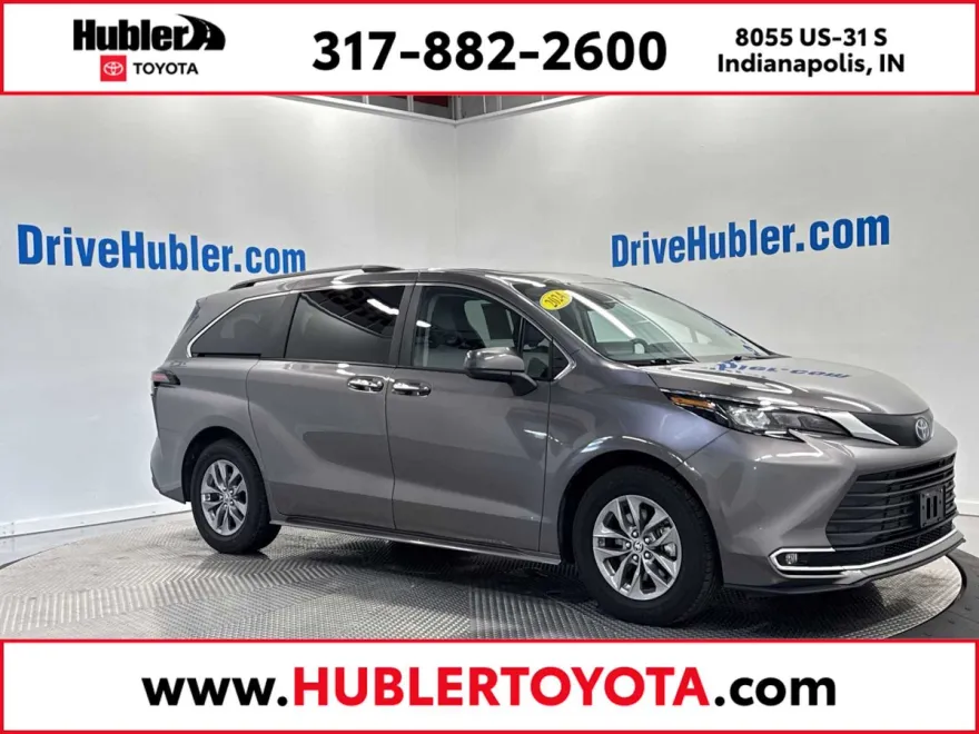 2024 Toyota Sienna XLE photo 1
