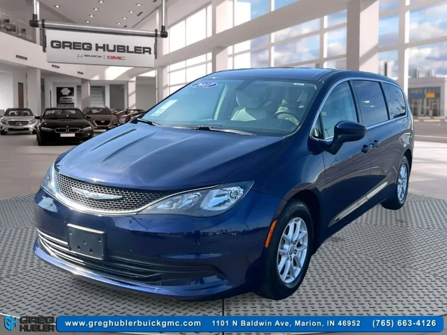 2017 Chrysler Pacifica Touring photo 1