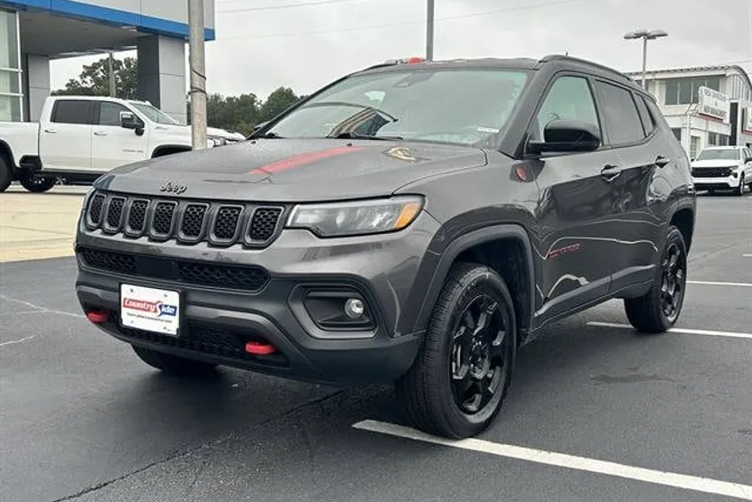2023 Jeep Compass Trailhawk photo 1