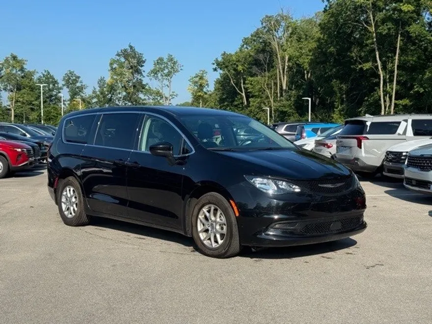 2024 Chrysler Voyager LX photo 1