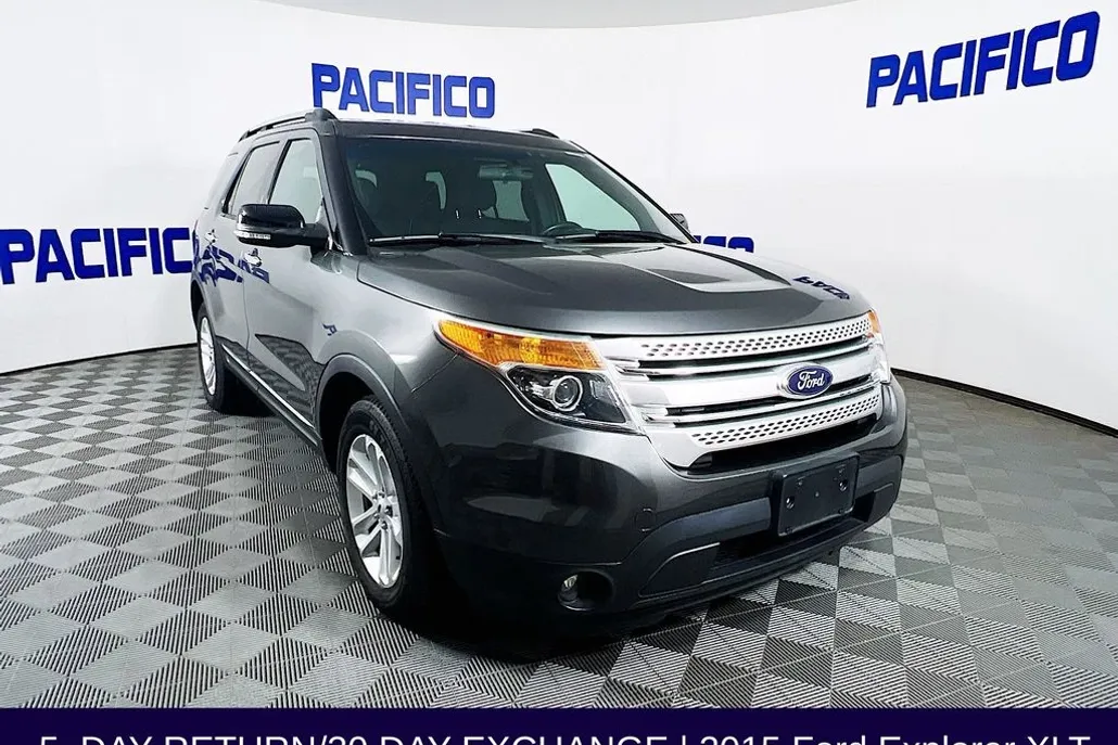 2015 Ford Explorer XLT photo 1