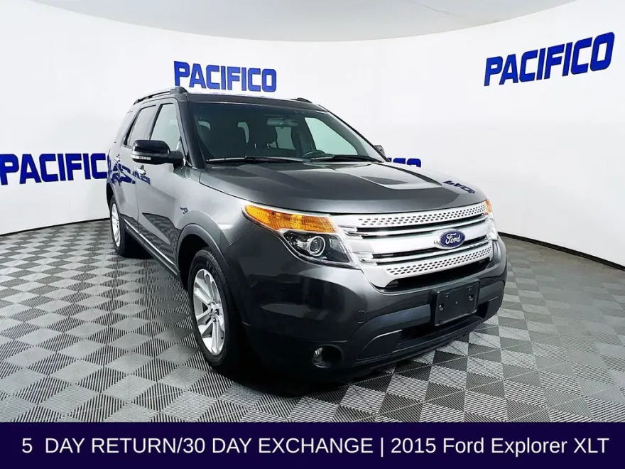 2015 Ford Explorer XLT photo 1