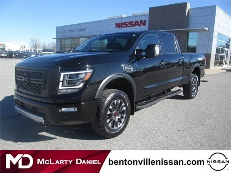 2023 Nissan Titan PRO-4X photo 1