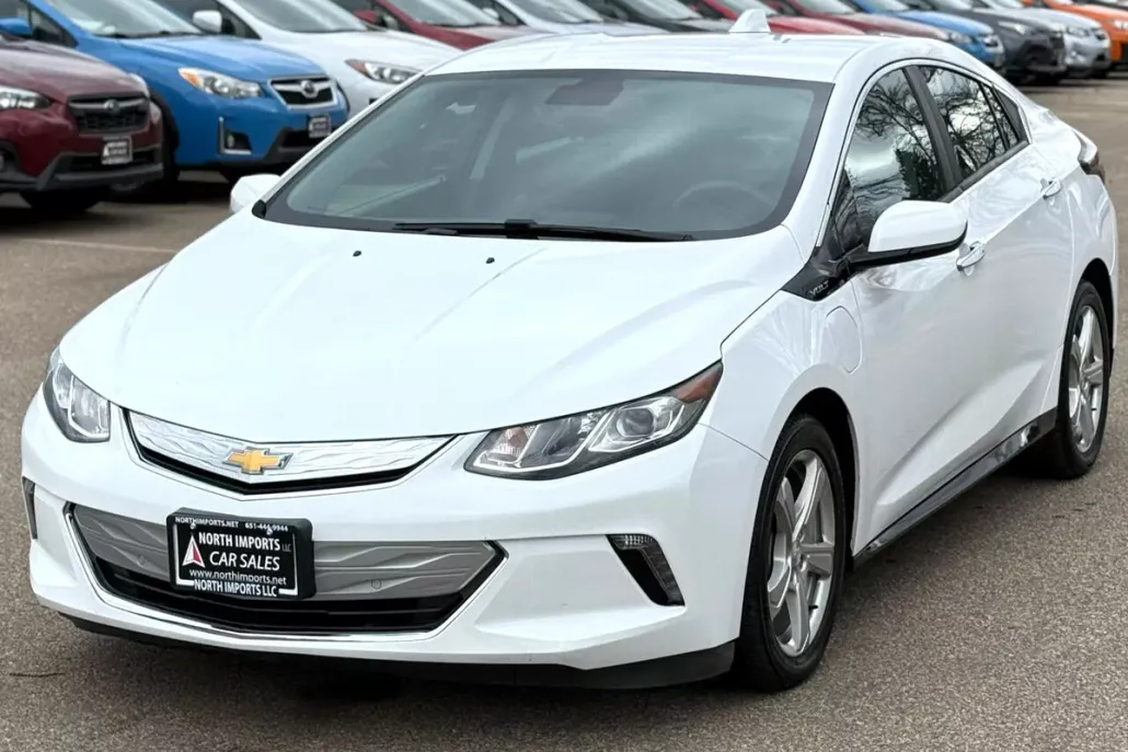 2018 Chevrolet Volt LT photo 1