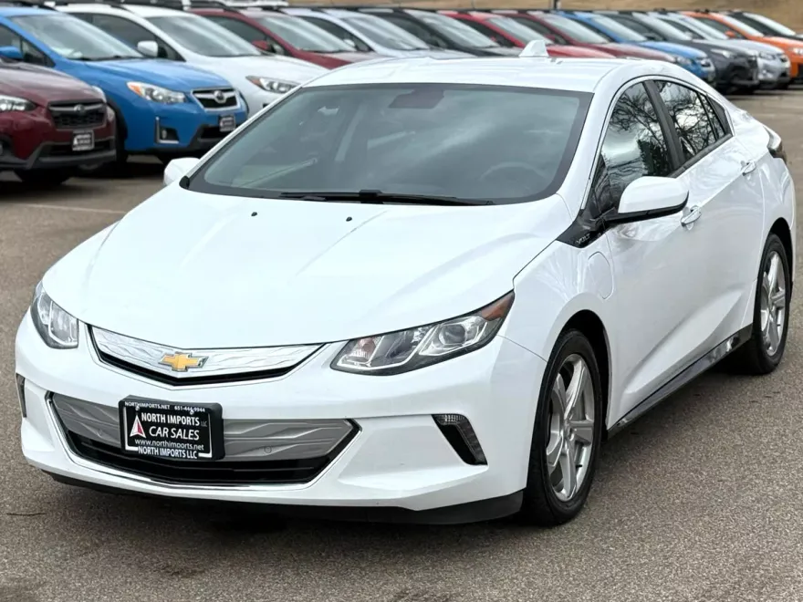 2018 Chevrolet Volt LT photo 1