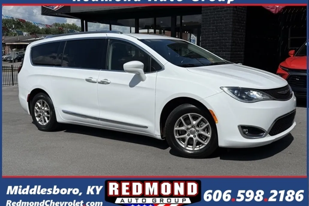 2020 Chrysler Pacifica Touring L photo 1