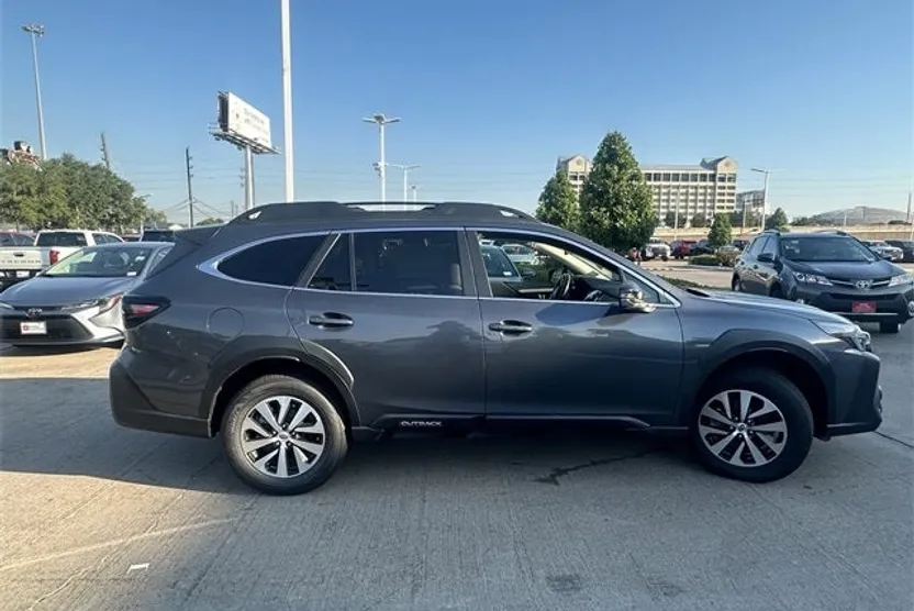 2024 Subaru Outback Premium photo 1