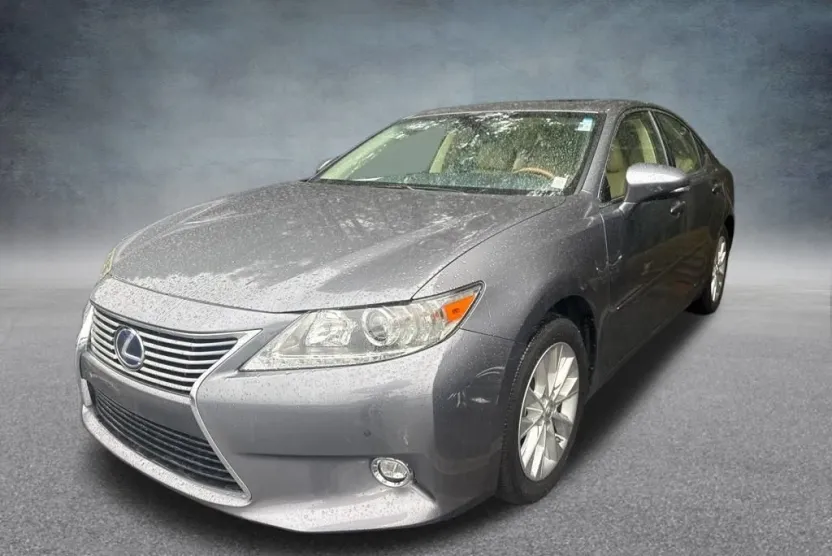 2015 Lexus ES 300h photo 1