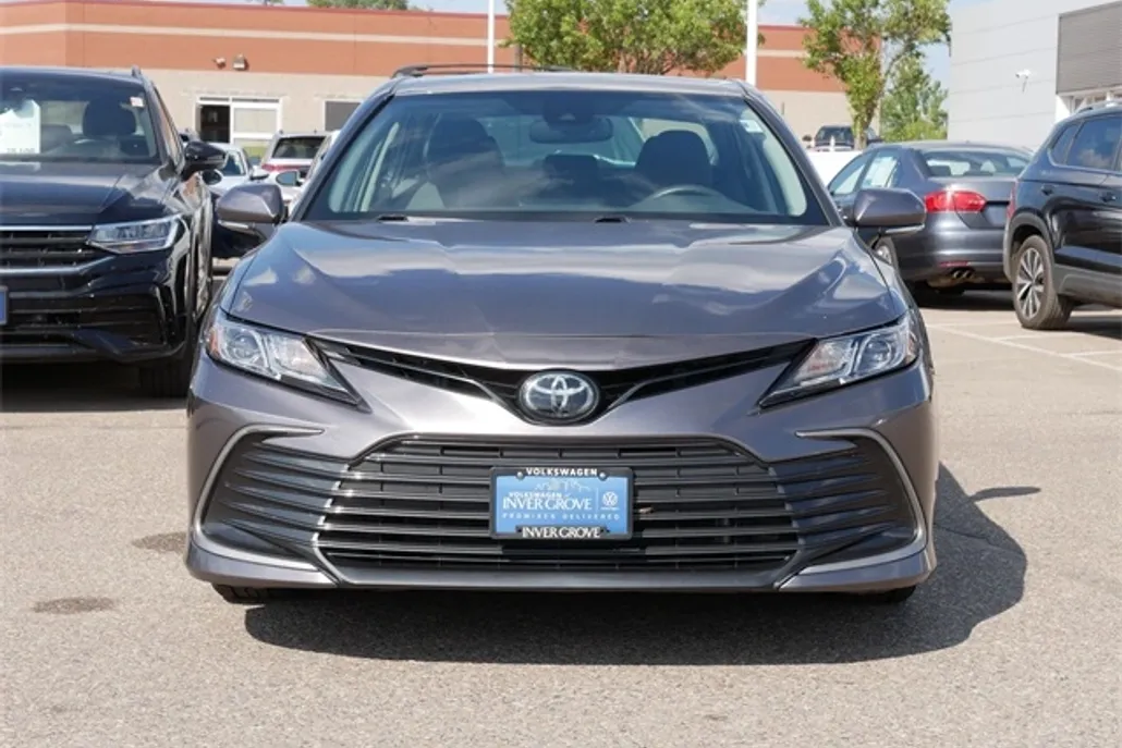 2023 Toyota Camry LE photo 1
