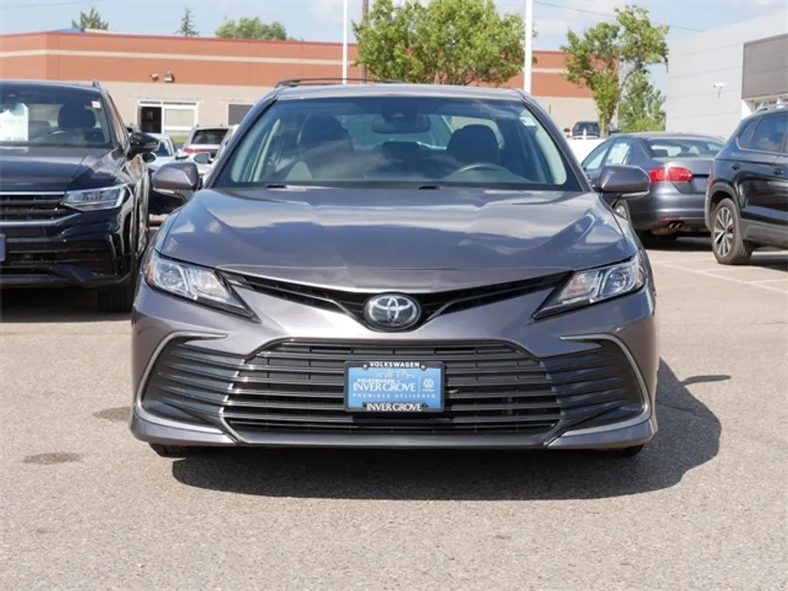 2023 Toyota Camry LE photo 1
